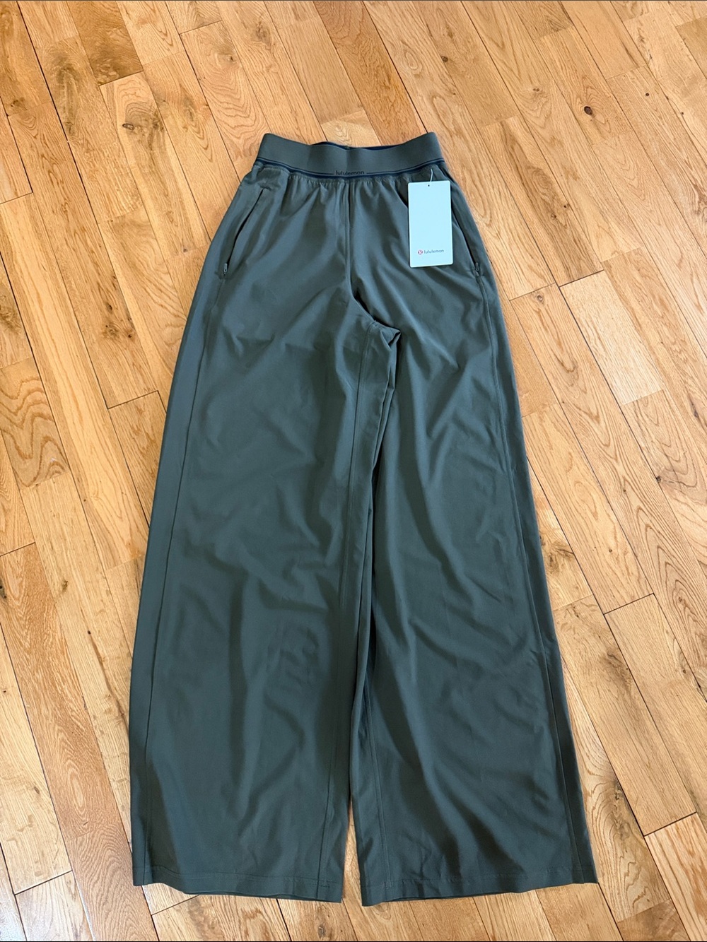 Lululemon - Picture 1 of 5